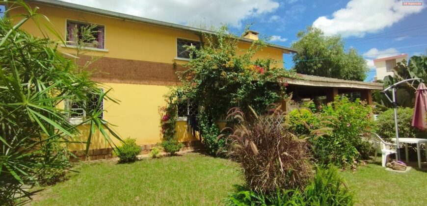 A vendre une villa F4 située en bord de route principale à Ambatotoka