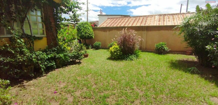 A vendre une villa F4 située en bord de route principale à Ambatotoka