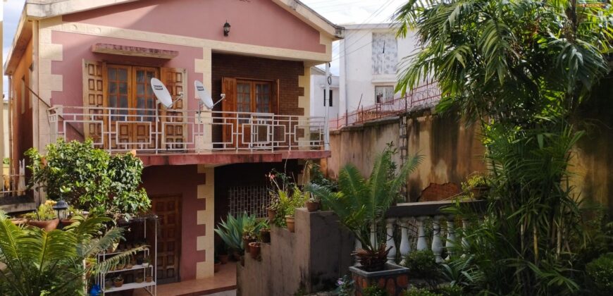 Maison F5, Manakambahiny