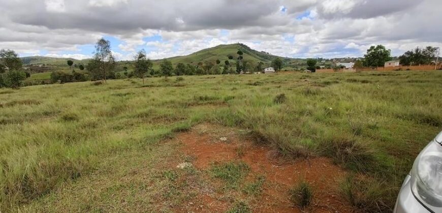 A vendre un beau terrain de 3000 m2 situé à Andakana, Ambohidratrimo.