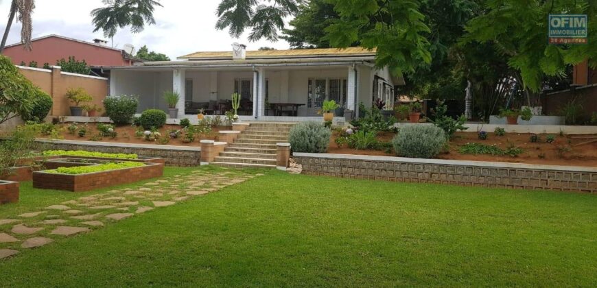 Belle villa basse de type F4 proche de l’école primaire française C, Ambohibao