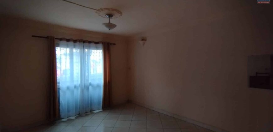 Investissement abordable : villa F4 à vendre avec parking et dépendance, idéale pour rénovation et agrandissement