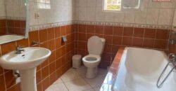 Villa F8 sécurisée à Ambohitrarahaba : Charme et tranquillité dans un quartier résidentiel paisible