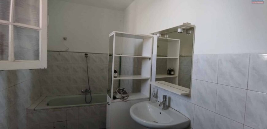 À vendre : Trois appartements indépendants de 80 m2 chacun avec des aménagements uniques à Anjanahary