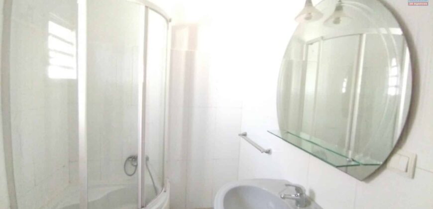 À vendre : Trois appartements indépendants de 80 m2 chacun avec des aménagements uniques à Anjanahary