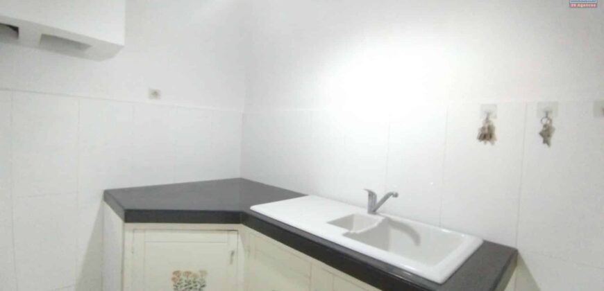 À vendre : Trois appartements indépendants de 80 m2 chacun avec des aménagements uniques à Anjanahary