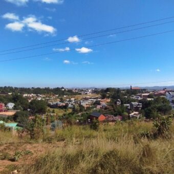 A vendre terrain exceptionnel avec vue panoramique sur le Rova de Manjakamiadana à Ambatobe
