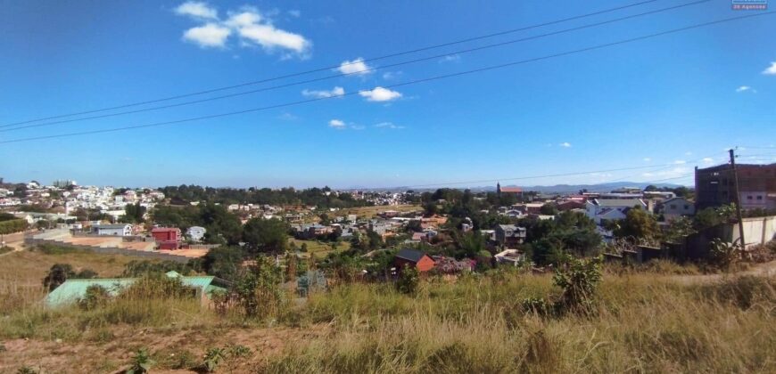 A vendre terrain exceptionnel avec vue panoramique sur le Rova de Manjakamiadana à Ambatobe
