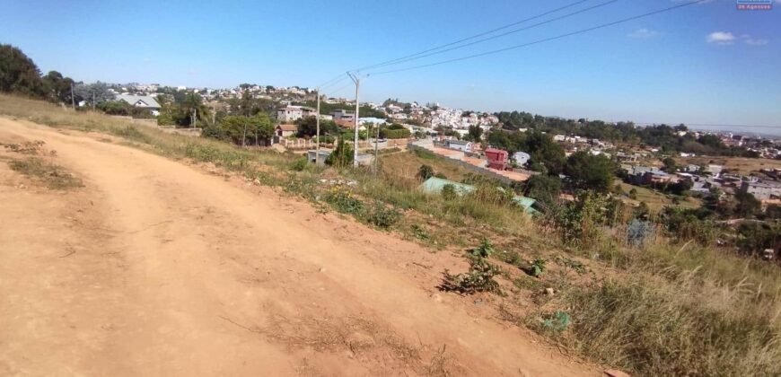 A vendre terrain exceptionnel avec vue panoramique sur le Rova de Manjakamiadana à Ambatobe