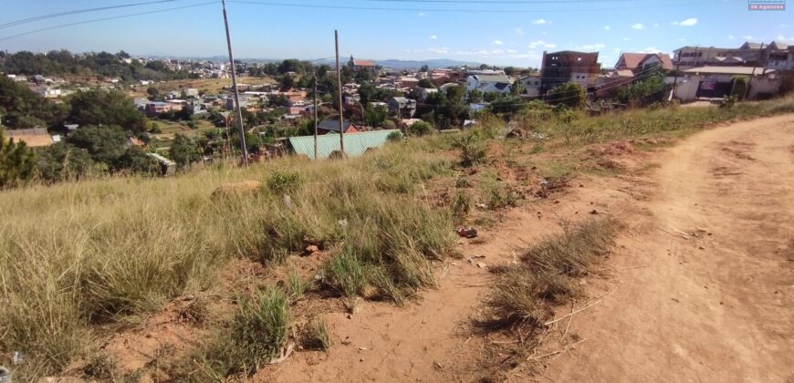 A vendre terrain exceptionnel avec vue panoramique sur le Rova de Manjakamiadana à Ambatobe
