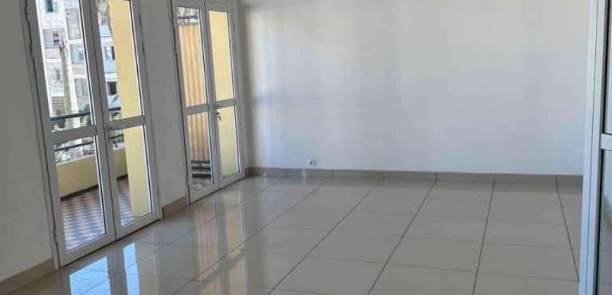 Local professionnel de 114 m2, Antsahavola