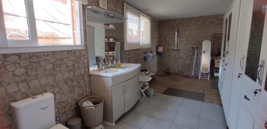 A louer une spacieuse villa F5 meublée, Tsarasaotra