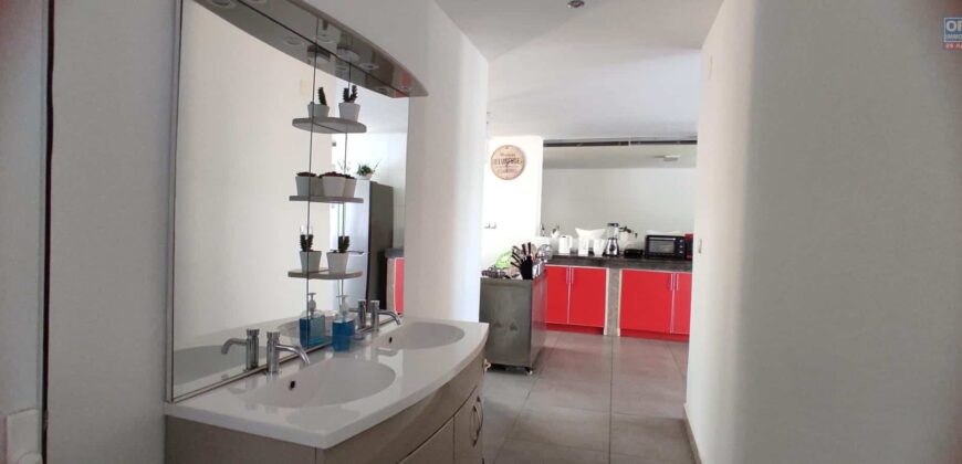 A louer une spacieuse villa F5 meublée, Tsarasaotra