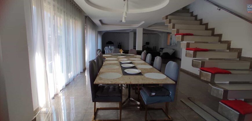 A louer une spacieuse villa F5 meublée, Tsarasaotra