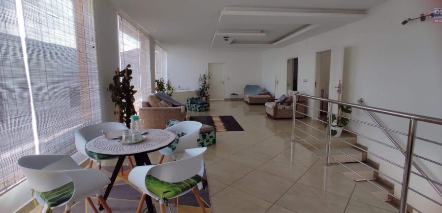 A louer une spacieuse villa F5 meublée, Tsarasaotra