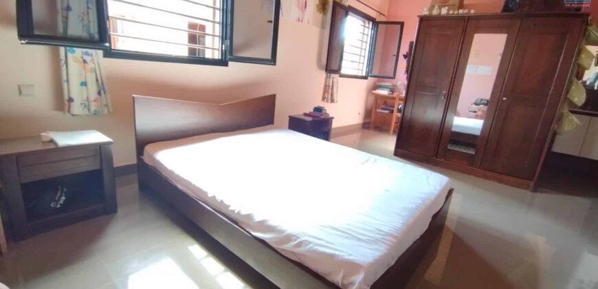 A vendre une spacieuse villa F7 à étage sur un terrain de 916 m2 à Ambohijanaka- Antananarivo