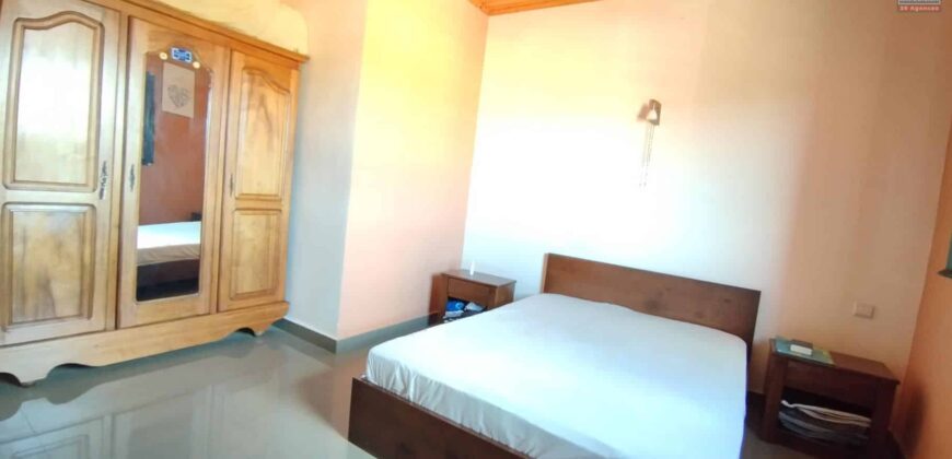 A vendre une spacieuse villa F7 à étage sur un terrain de 916 m2 à Ambohijanaka- Antananarivo