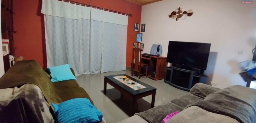 A vendre une spacieuse villa F7 à étage sur un terrain de 916 m2 à Ambohijanaka- Antananarivo