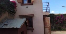 A vendre une spacieuse villa F7 à étage sur un terrain de 916 m2 à Ambohijanaka- Antananarivo