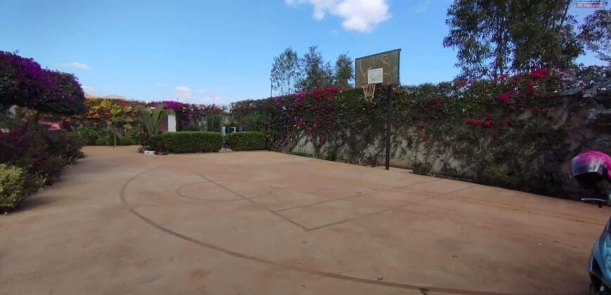 A vendre une spacieuse villa F7 à étage sur un terrain de 916 m2 à Ambohijanaka- Antananarivo