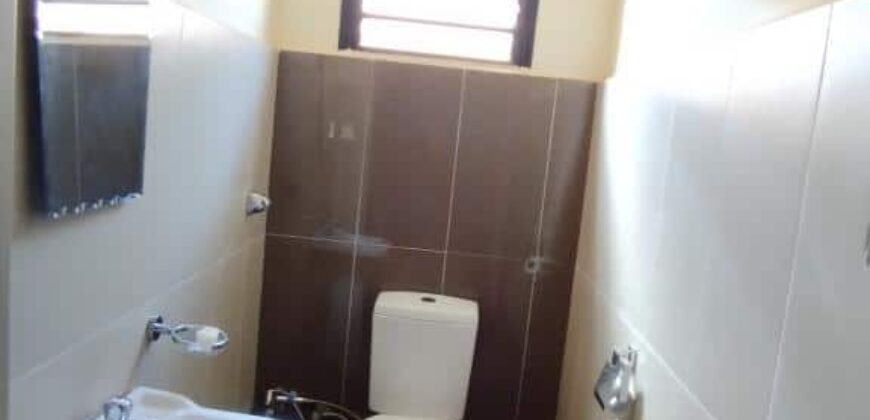 A vendre une spacieuse villa F7 à étage sur un terrain de 916 m2 à Ambohijanaka- Antananarivo