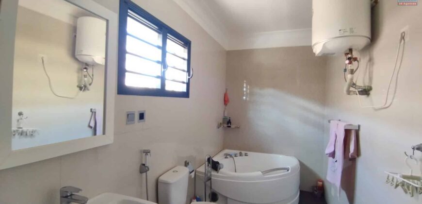 A vendre une spacieuse villa F7 à étage sur un terrain de 916 m2 à Ambohijanaka- Antananarivo