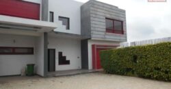 Villa F4 à Louer à Ankadimbahoaka : Style de Vie Paisible avec Jardin et Piscine