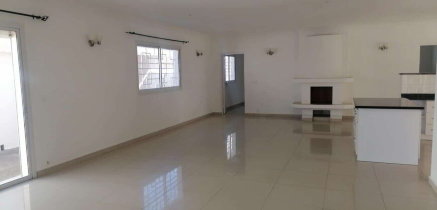 Villa de standing F5 au plain-pied, Ivato