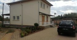 Villa à étage F4 à côté de primaire française C, Ambohibao