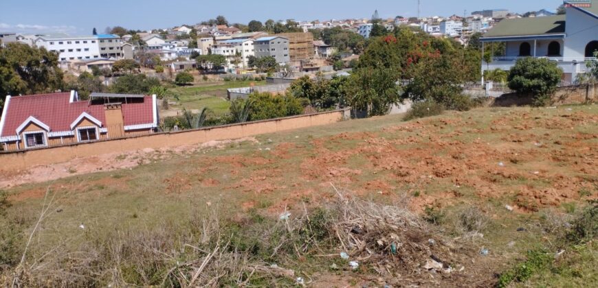 « Terrain de 1 473 m2 prêt à bâtir avec eau et électricité à Talatamaty Ambatotokana »