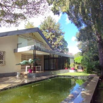 À Vendre : Ravissante villa avec Piscine sur un Terrain de 1 519 m2 à Andohanimandroseza