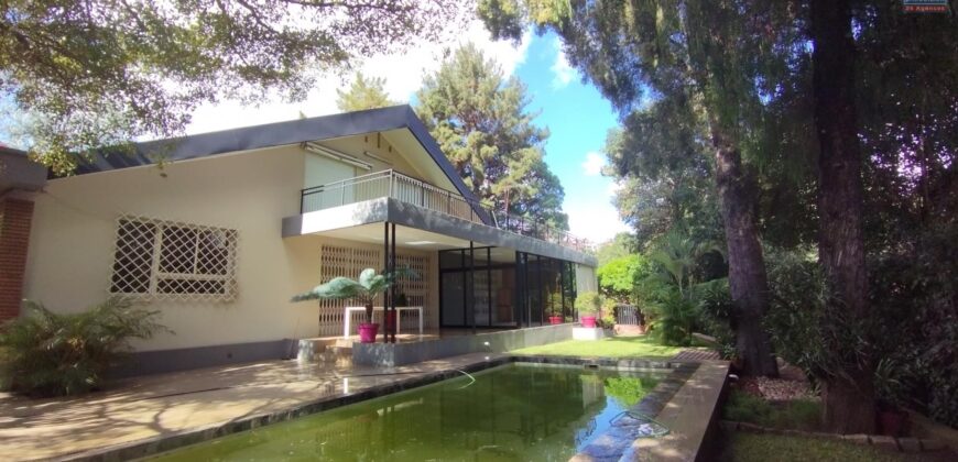 À Vendre : Ravissante villa avec Piscine sur un Terrain de 1 519 m2 à Andohanimandroseza