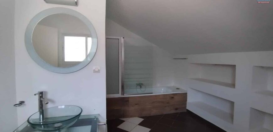 À Vendre : Ravissante villa avec Piscine sur un Terrain de 1 519 m2 à Andohanimandroseza