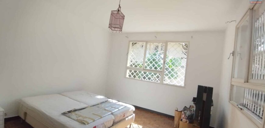 À Vendre : Ravissante villa avec Piscine sur un Terrain de 1 519 m2 à Andohanimandroseza
