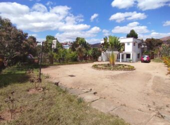 A vendre Propriété de 2 920 m2 avec Maison à Bongatsara Amboanjobe