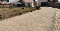 A louer une villa T5 meublée et équipée située dans un quartier en plein essor à Ambatolampy Tsimahafotsy