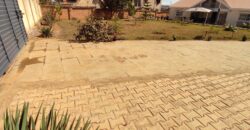 A louer une villa T5 meublée et équipée située dans un quartier en plein essor à Ambatolampy Tsimahafotsy