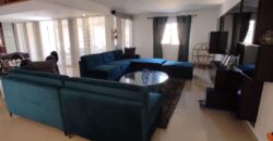 A louer une villa T5 meublée et équipée située dans un quartier en plein essor à Ambatolampy Tsimahafotsy