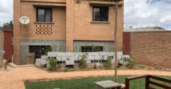 En location villa F8 à Ambatobe : Confort et Proximité du Lycée Français
