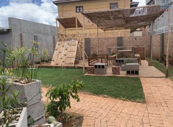 En location villa F8 à Ambatobe : Confort et Proximité du Lycée Français