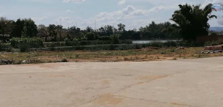 A louer villa de standing F4 située dans une résidence sécurisée en bord de lac à Ambohibao