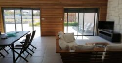 A louer villa de standing F4 située dans une résidence sécurisée en bord de lac à Ambohibao