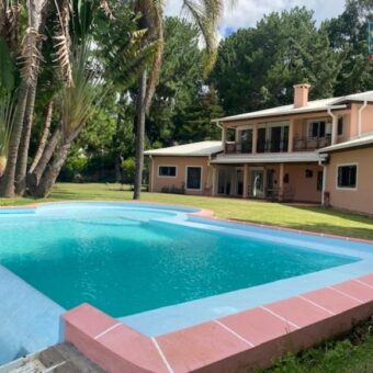 Location villa F7 avec piscine à Ambatobe