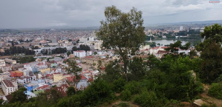 A vendre terrain exceptionnel en plein cœur de la ville à Fort Voyron