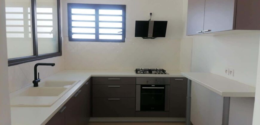 Appartement T3 de standing, bien sécurisé, Ambohibao