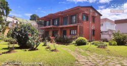 Grande propriété de 1386M2 avec une villa R+1 de F7, maison F3, Talatamaty