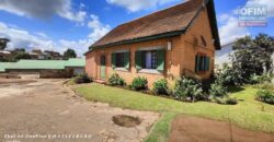 Grande propriété de 1386M2 avec une villa R+1 de F7, maison F3, Talatamaty