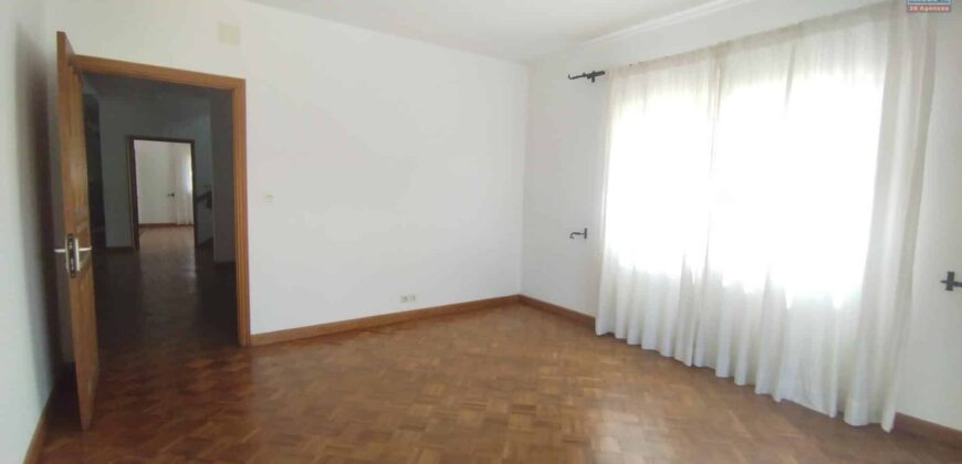 Vente villa F8 et vaste terrain à Andoharanofotsy