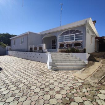 Villa de Plain-Pied avec Jardin à vendre à Ambodirano Ivato