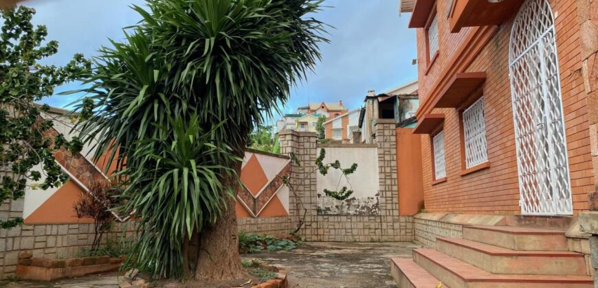 A louer Villa F8 avec Vue sur le Rova à Ambohimiandra